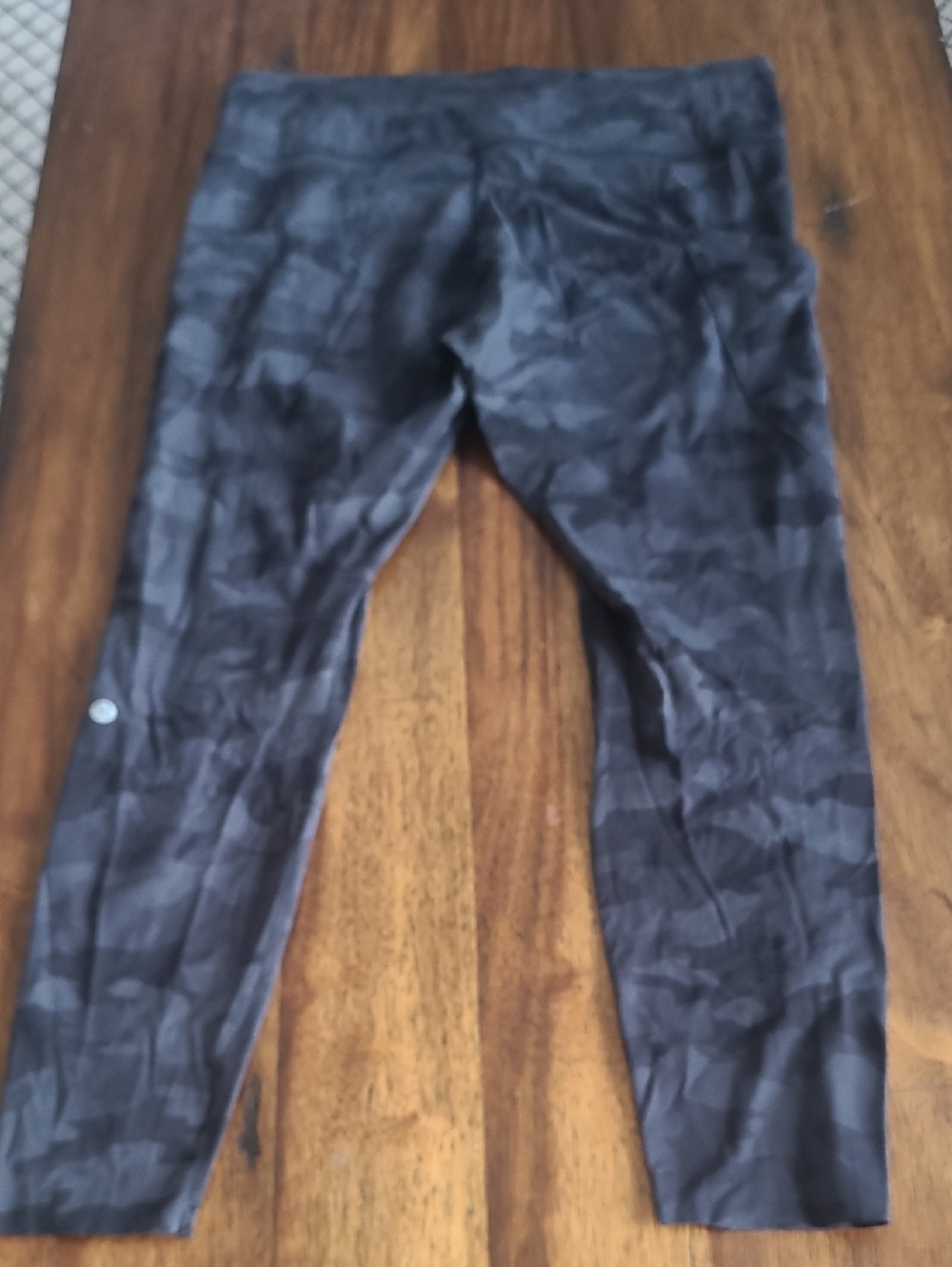 Lululemon camo crop legging Size 14